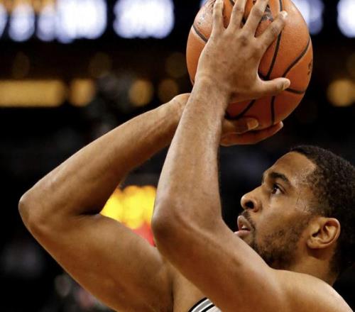 激战,萨姆纳狂揽,篮板,皇冠体育,皇冠娱乐,皇冠体育平台,体育投注,体育赛事投注,皇冠官网